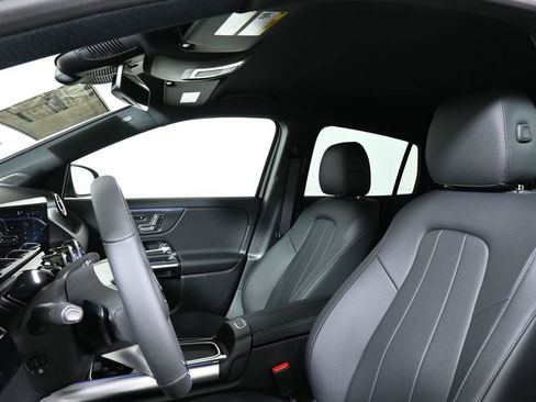 Used 2025 Mercedes-Benz GLA 250 4MATIC image 13