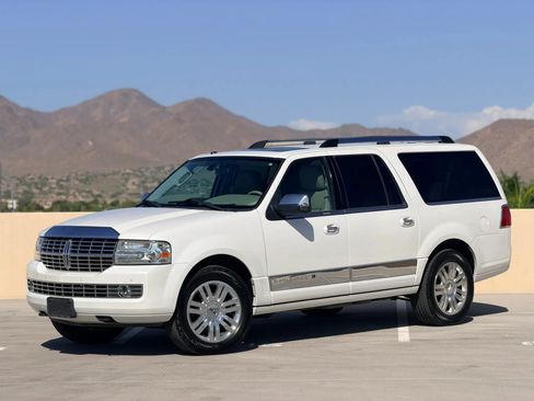 Used 2012 Lincoln Navigator L 2WD image 6