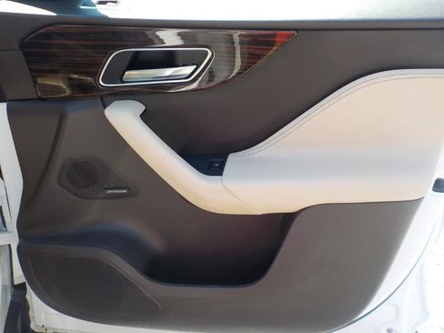 Used 2018 Jaguar F-PACE Prestige image 33