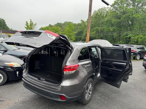 Used 2019 Toyota Highlander XLE image 9