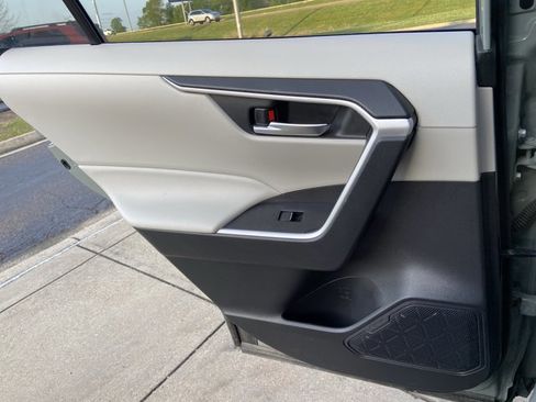 Used 2022 Toyota RAV4 XLE Premium image 53