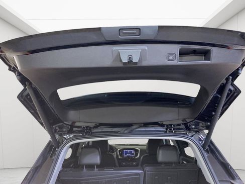Used 2023 GMC Terrain SLT w/ LPO, Floor Liner Package FWD image 23