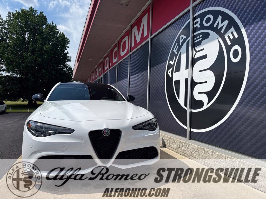 Used 2022 Alfa Romeo Giulia Veloce AWD/4WD image 1