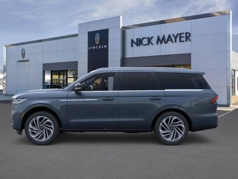 New 2026 Lincoln Navigator Reserve AWD/4WD image 3