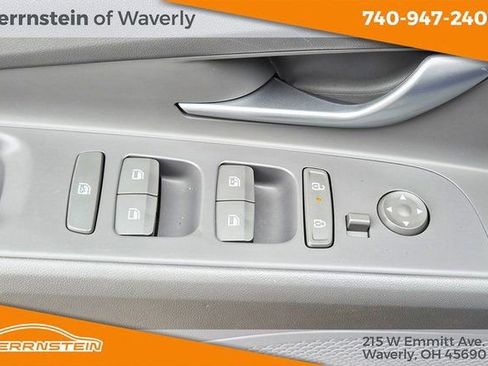 Used 2024 Hyundai Elantra SEL image 17