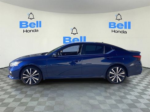 Used 2021 Nissan Altima 2.5 SR w/ SR Premium Package image 2