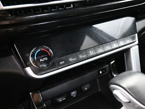 Used 2023 Kia Seltos EX image 34