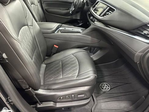 Used 2023 Buick Enclave Avenir AWD/4WD image 15