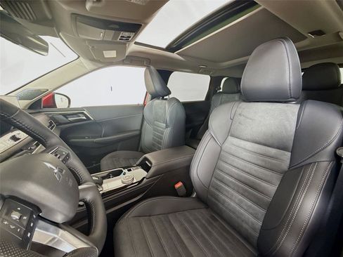 New 2025 Mitsubishi Outlander SE image 22