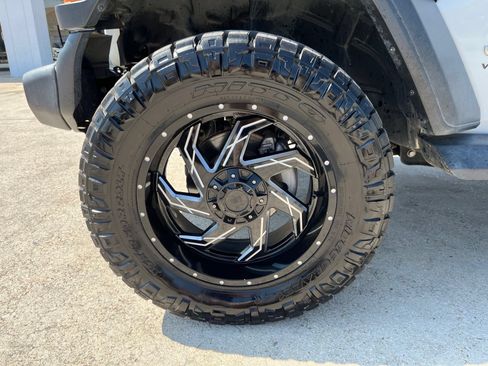 Used 2018 Jeep Wrangler Unlimited Sport S AWD/4WD image 7