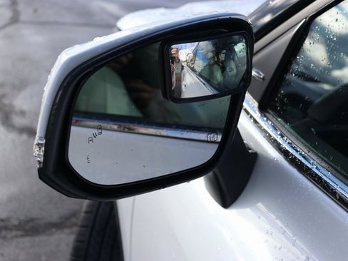 Used 2023 Toyota Highlander L image 9