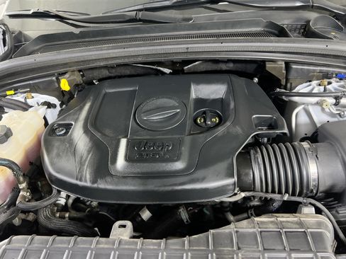 Used 2023 Jeep Grand Cherokee Overland w/ Luxury Tech Group IV AWD/4WD image 32