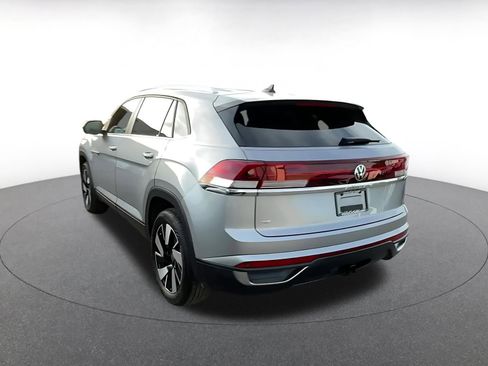 Used 2025 Volkswagen Atlas Cross Sport SE FWD image 11