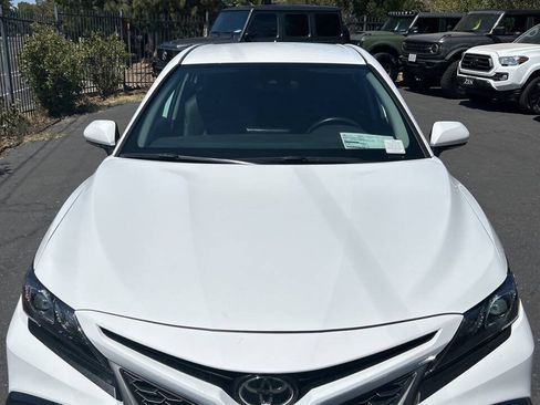Used 2024 Toyota Camry SE FWD image 3