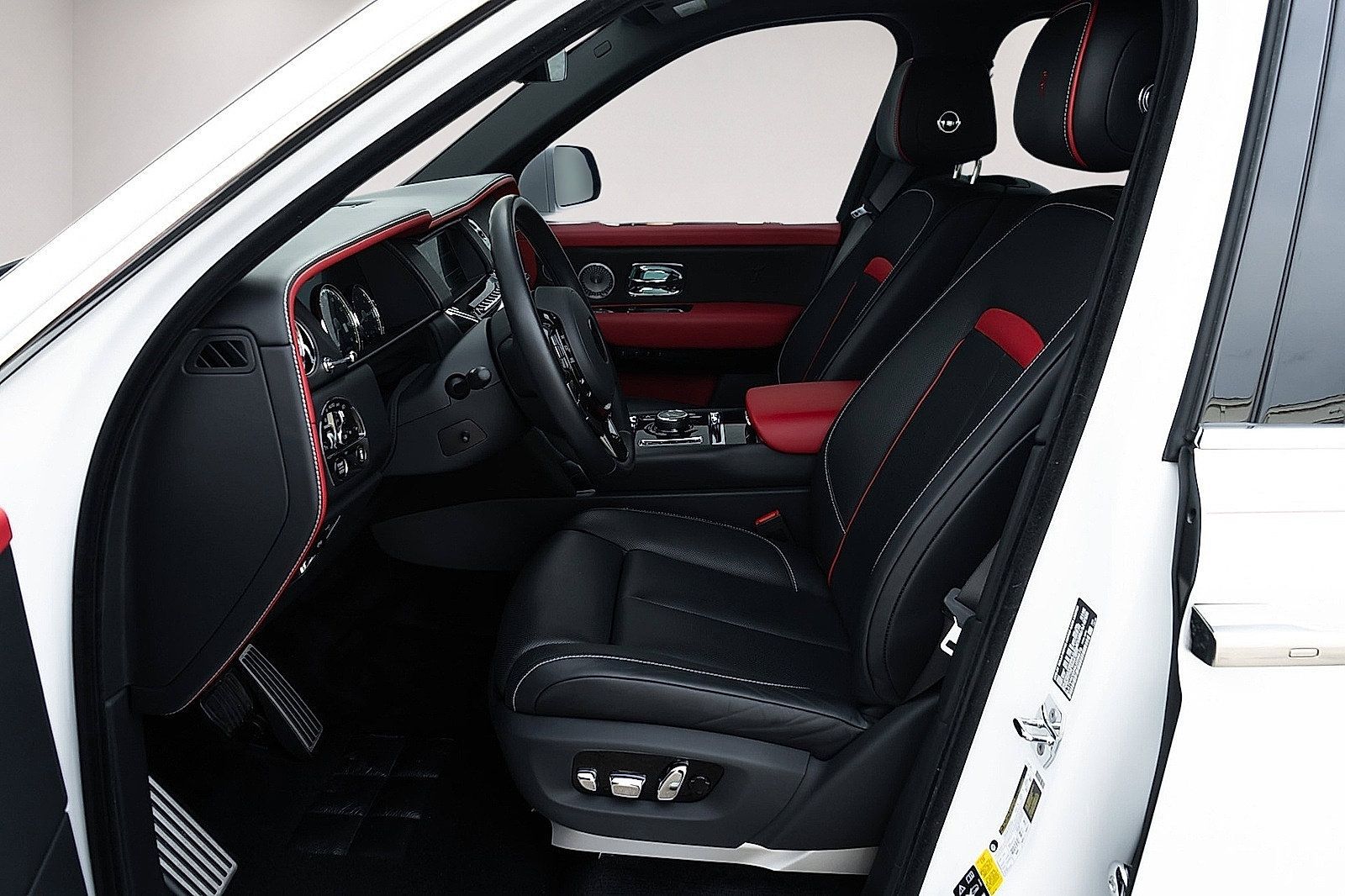 Used 2022 Rolls-Royce Cullinan AWD/4WD image 34