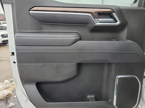 Used 2025 Chevrolet Silverado 1500 LT image 10