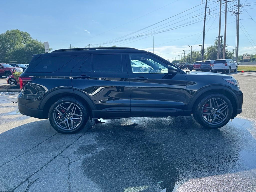 Used 2025 Ford Explorer ST AWD/4WD image 8