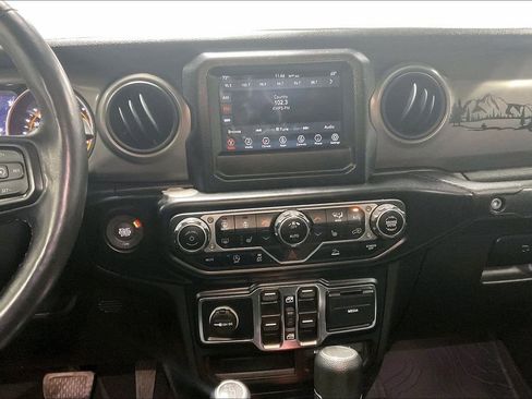 Used 2022 Jeep Gladiator Willys image 8