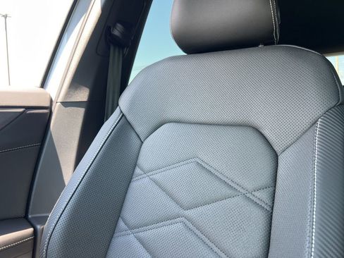 New 2026 Volkswagen Atlas Cross Sport SE FWD image 21