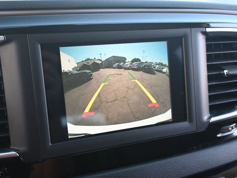 Used 2018 Chrysler Pacifica Touring Plus FWD image 12