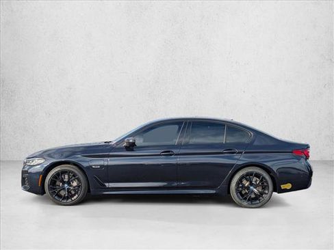 Used 2022 BMW 530e w/ Premium Package image 9