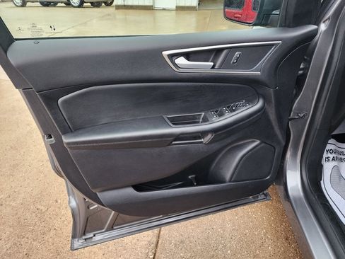 Used 2022 Ford Edge SEL w/ Convenience Package image 9