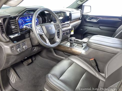 Used 2023 Chevrolet Silverado 1500 LT Trail Boss w/ LT Trail Boss Premium Package AWD/4WD image 11