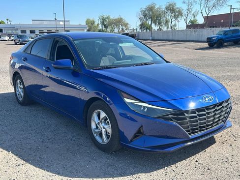 Used 2021 Hyundai Elantra SE FWD image 3
