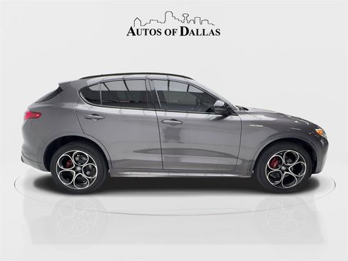 Used 2022 Alfa Romeo Stelvio Veloce image 7
