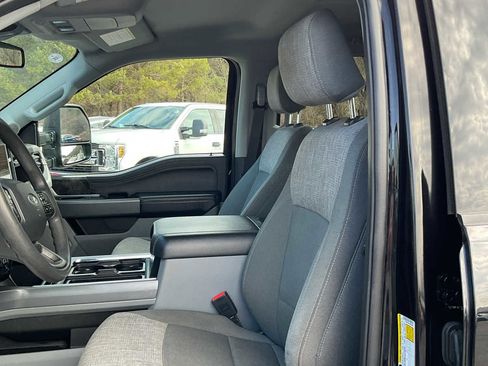 Used 2024 Ford F250 XLT w/ Black Appearance Package image 25