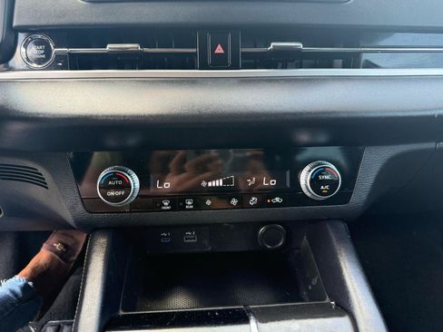 Used 2022 Mitsubishi Outlander ES FWD image 16
