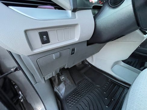 Used 2015 Toyota Sienna LE image 15