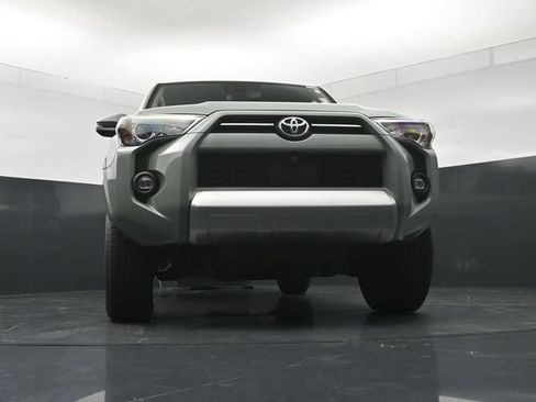 Used 2022 Toyota 4Runner TRD Off-Road Premium AWD/4WD image 19