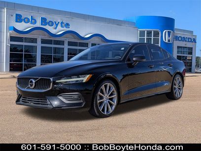 Used 2019 Volvo S60 T6 Momentum w/ Premium Package