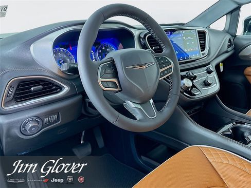 New 2026 Chrysler Pacifica Pinnacle w/ Trailer Tow Group image 24