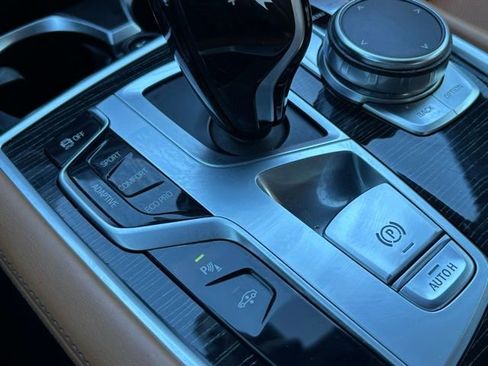 Used 2019 BMW 750i image 32