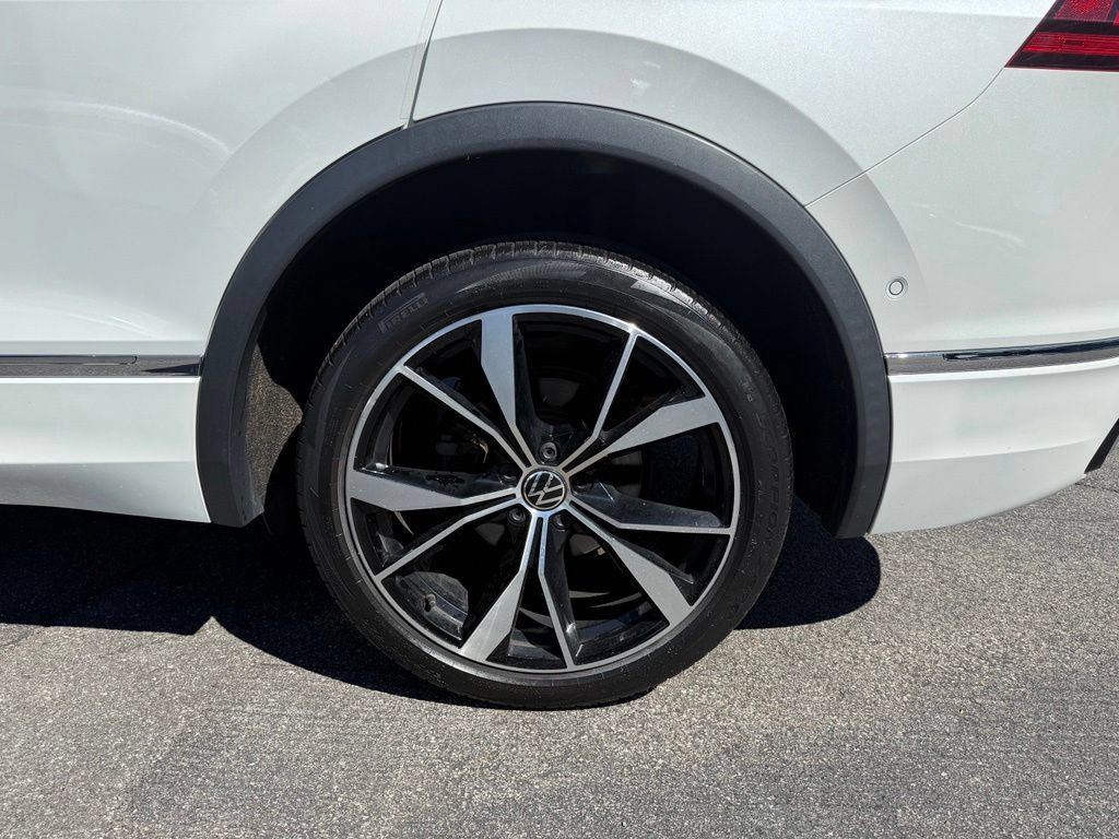 Used 2022 Volkswagen Tiguan SEL R-Line AWD/4WD image 25