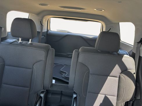 Used 2023 GMC Acadia SLE w/ Driver Convenience Package image 13