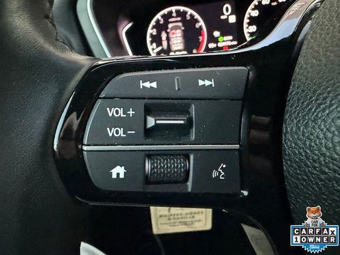 Used 2024 Honda Pilot Touring image 11