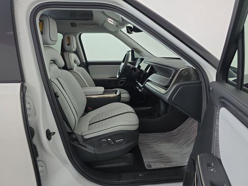 Used 2024 Rivian R1S Adventure AWD/4WD image 24