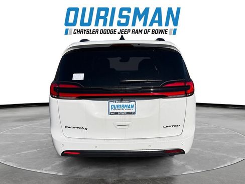 New 2026 Chrysler Pacifica Limited w/ Uconnect Theater Family Group image 5