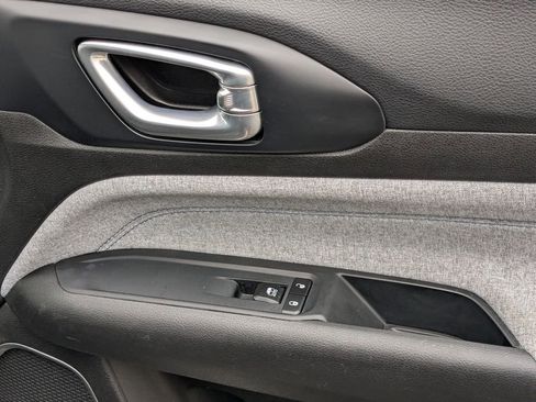 Used 2025 Jeep Compass Latitude w/ Sun & Sound Group image 31