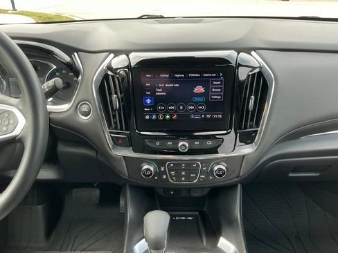 Used 2023 Chevrolet Traverse LT FWD image 25