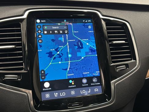 Used 2024 Volvo XC90 T8 Plus w/ Protection Package Premier image 16