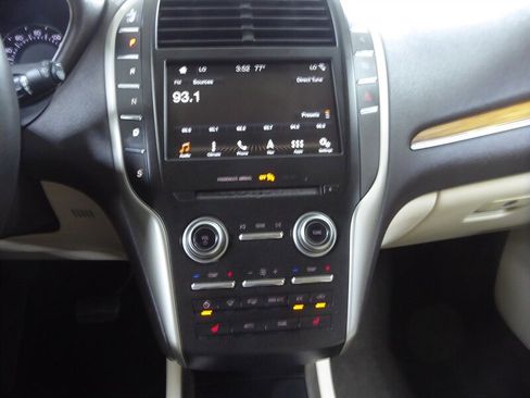 Used 2019 Lincoln MKC Select w/ Select Plus Package FWD image 18