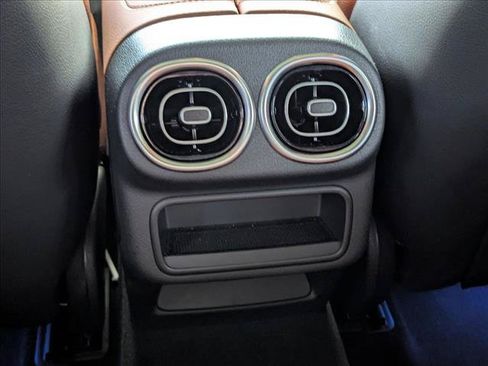 Used 2024 Mercedes-Benz GLC 300 4MATIC image 16
