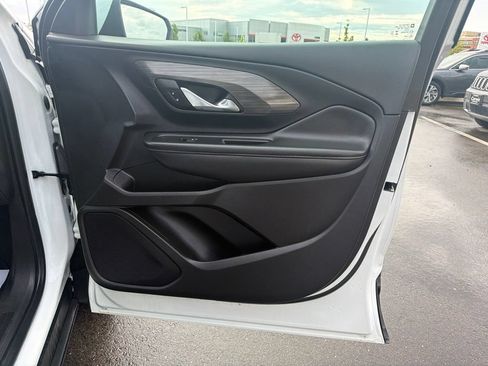 Used 2024 GMC Terrain SLT AWD/4WD image 10