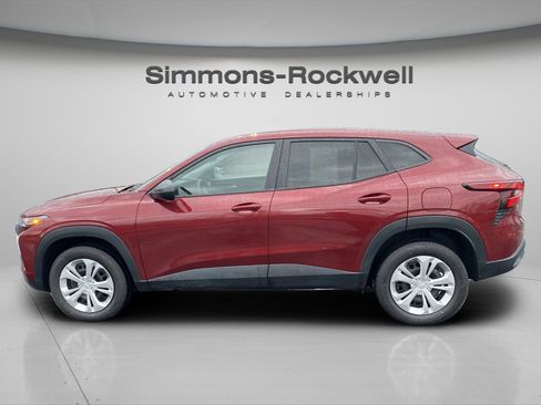 Used 2024 Chevrolet Trax LS w/ Driver Confidence Package image 8