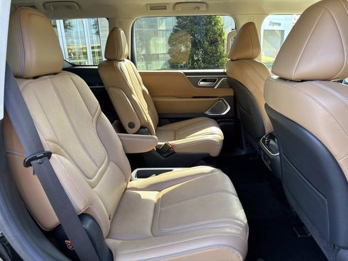 Certified 2025 INFINITI QX80 Sensory image 17