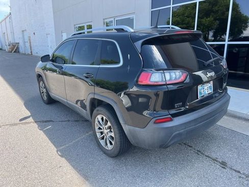Used 2019 Jeep Cherokee Latitude Plus FWD image 2